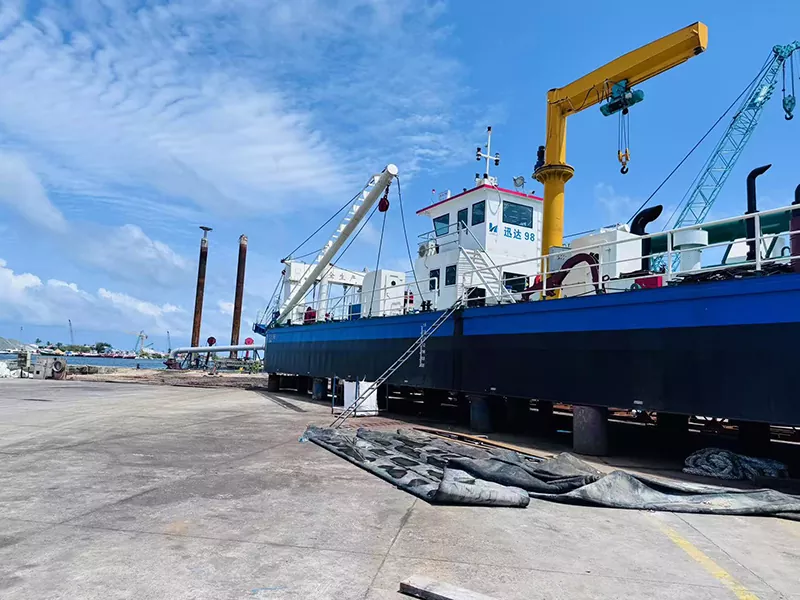 Nave draga per carichi pesanti