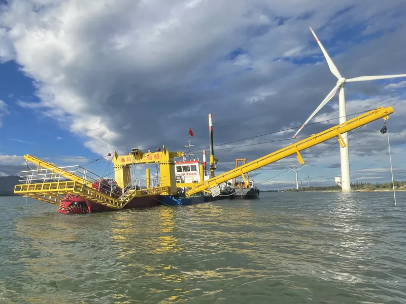 Nave draga del porto
