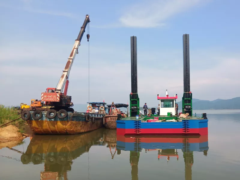 Piattaforma dell'escavatore fluviale